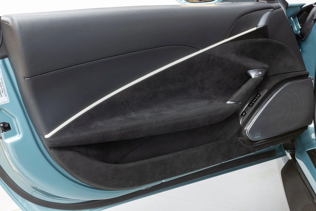 2024 Ferrari Roma Spider - Image 26 of 31