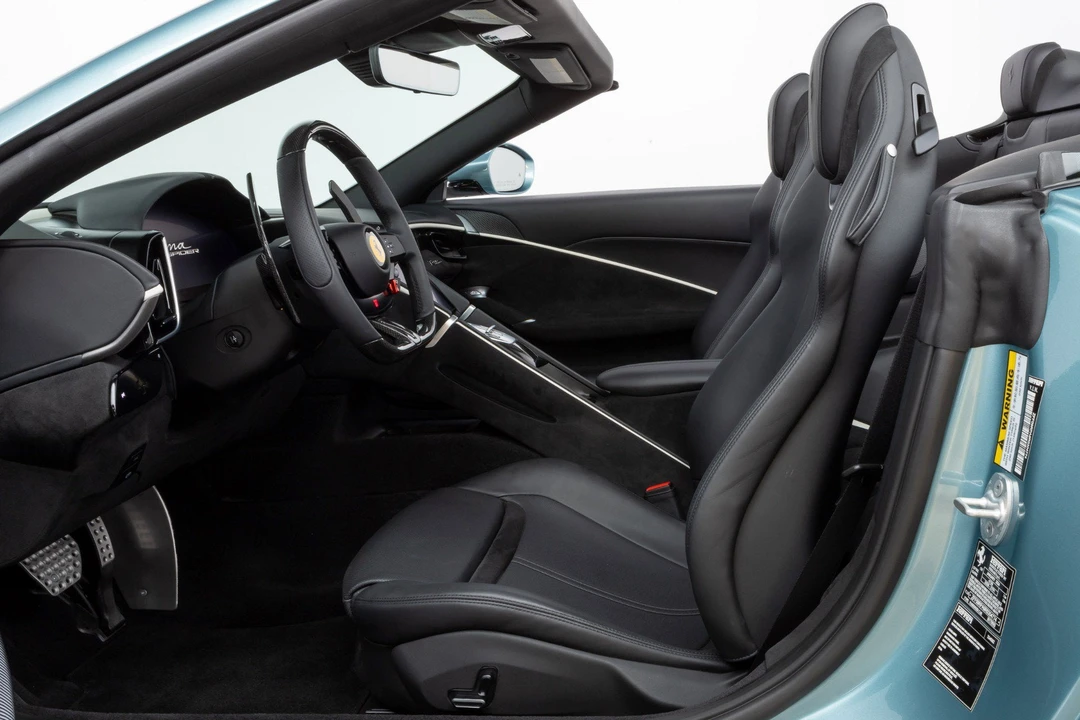 2024 Ferrari Roma Spider - Image 29 of 31