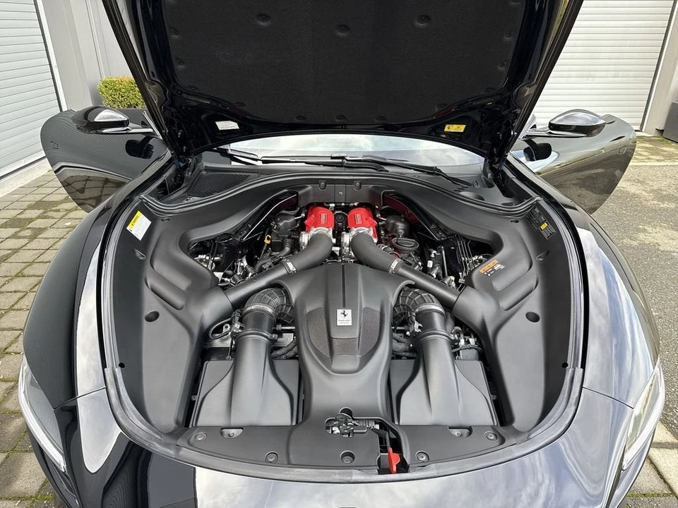 2024 Ferrari Roma Spider - Image 25 of 31