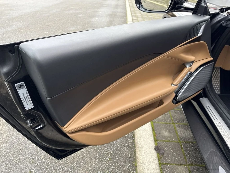 2024 Ferrari Roma Spider - Image 28 of 31