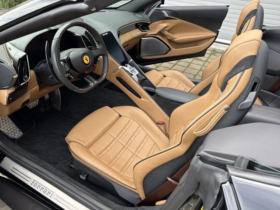 2024 Ferrari Roma Spider - Image 29 of 31
