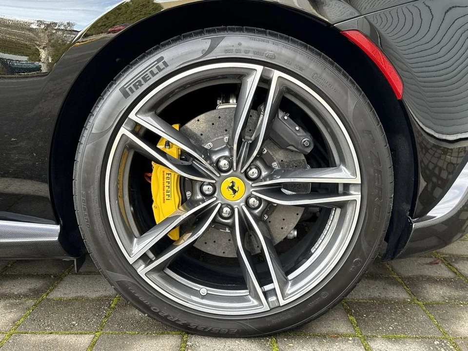 2024 Ferrari Roma Spider - Image 10 of 31