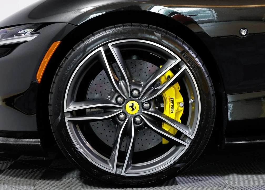2024 Ferrari Roma Spider - Image 9 of 31