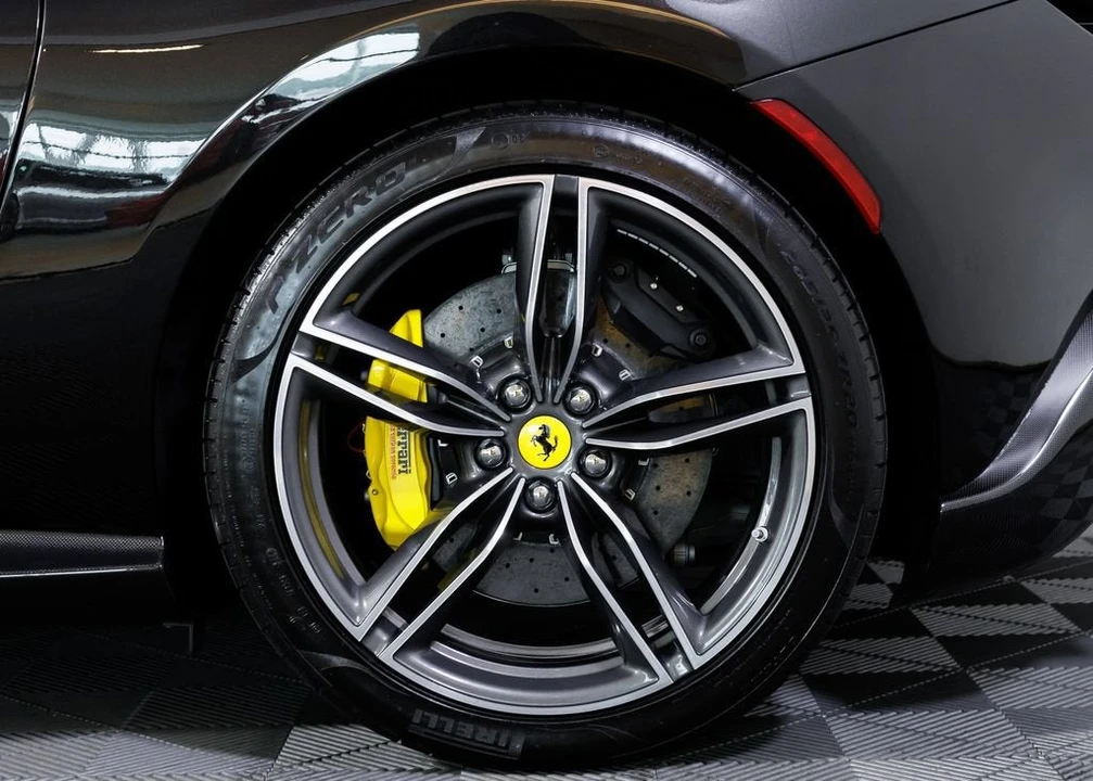 2024 Ferrari Roma Spider - Image 10 of 31