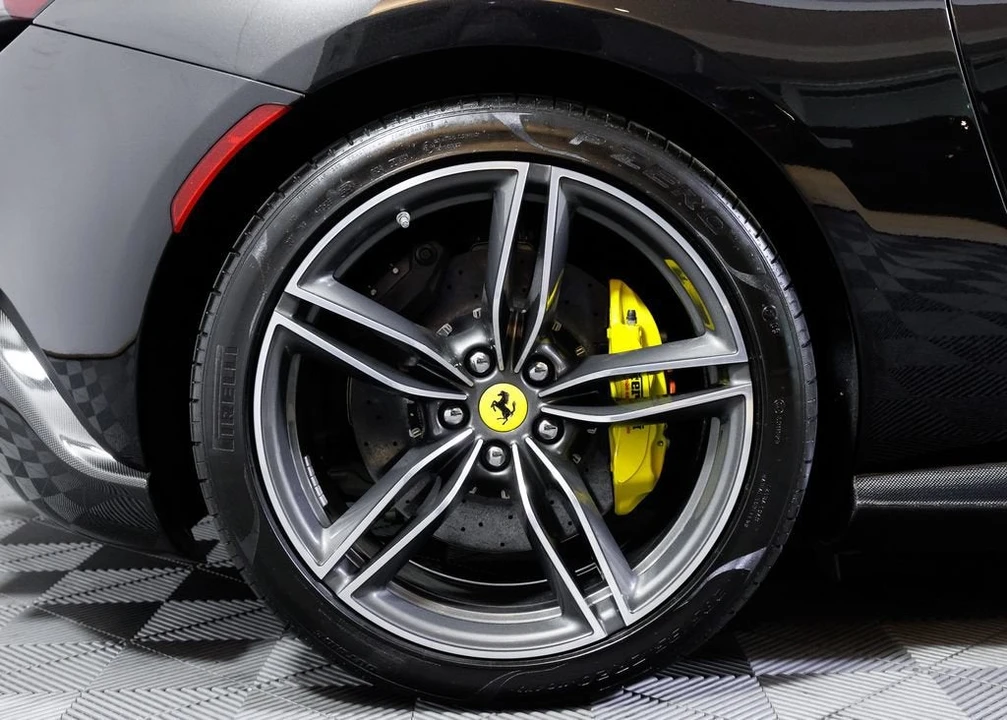 2024 Ferrari Roma Spider - Image 11 of 31