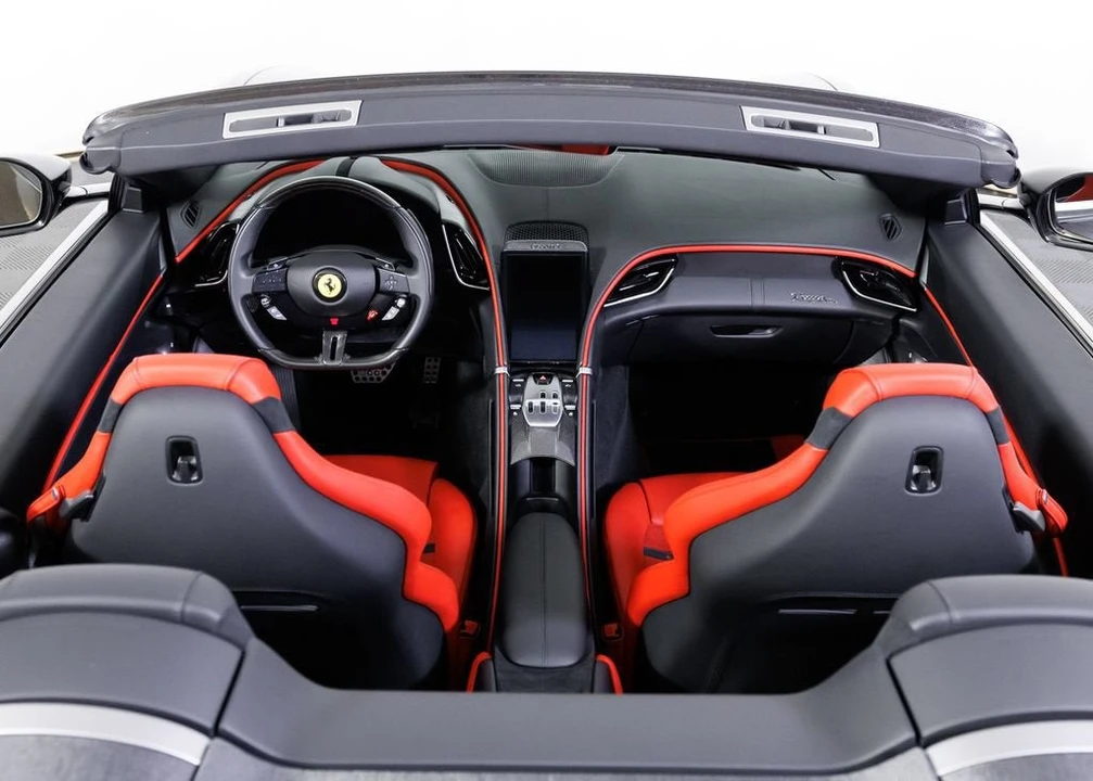 2024 Ferrari Roma Spider - Image 29 of 31