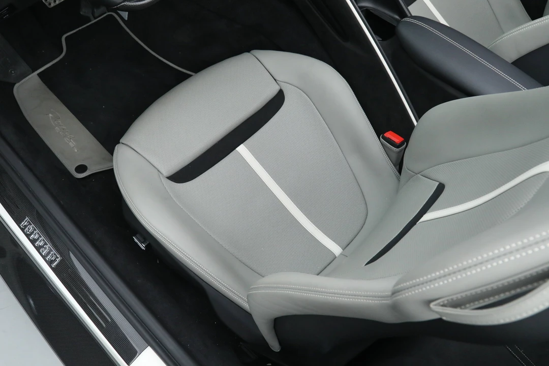 2024 Ferrari Roma Spider - Image 28 of 31