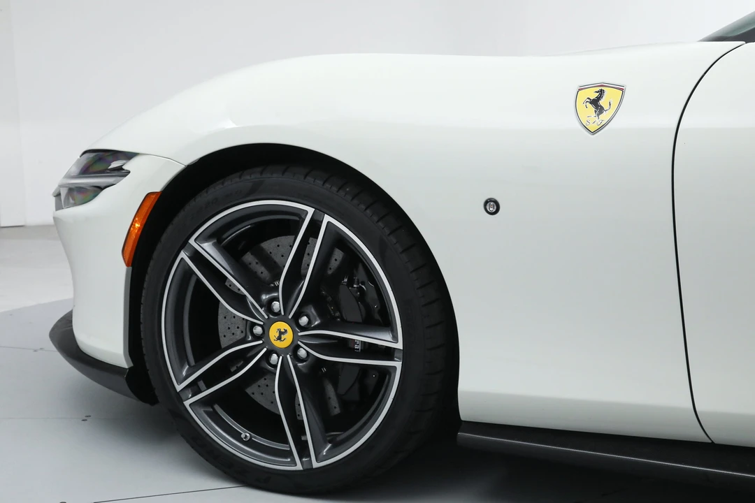 2024 Ferrari Roma Spider - Image 17 of 31