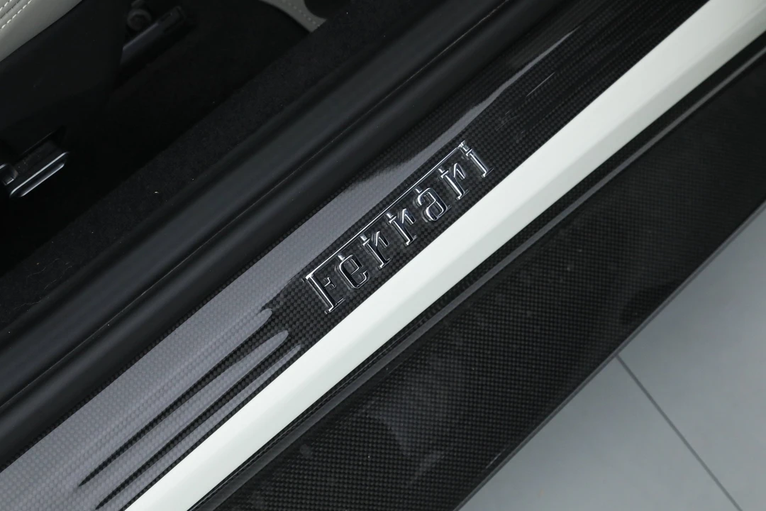 2024 Ferrari Roma Spider - Image 26 of 31