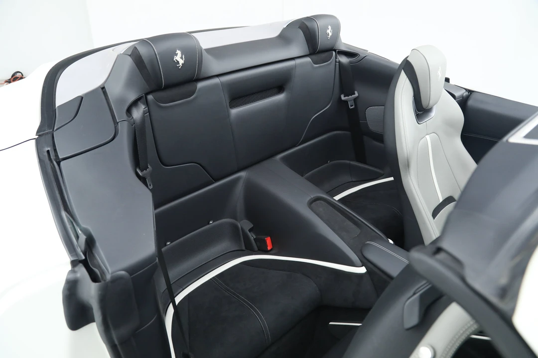 2024 Ferrari Roma Spider - Image 25 of 31
