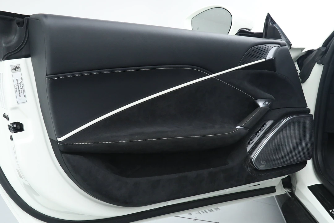 2024 Ferrari Roma Spider - Image 27 of 31