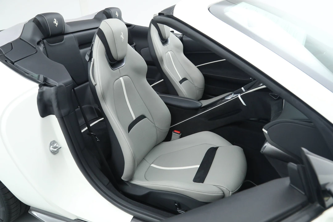 2024 Ferrari Roma Spider - Image 23 of 31