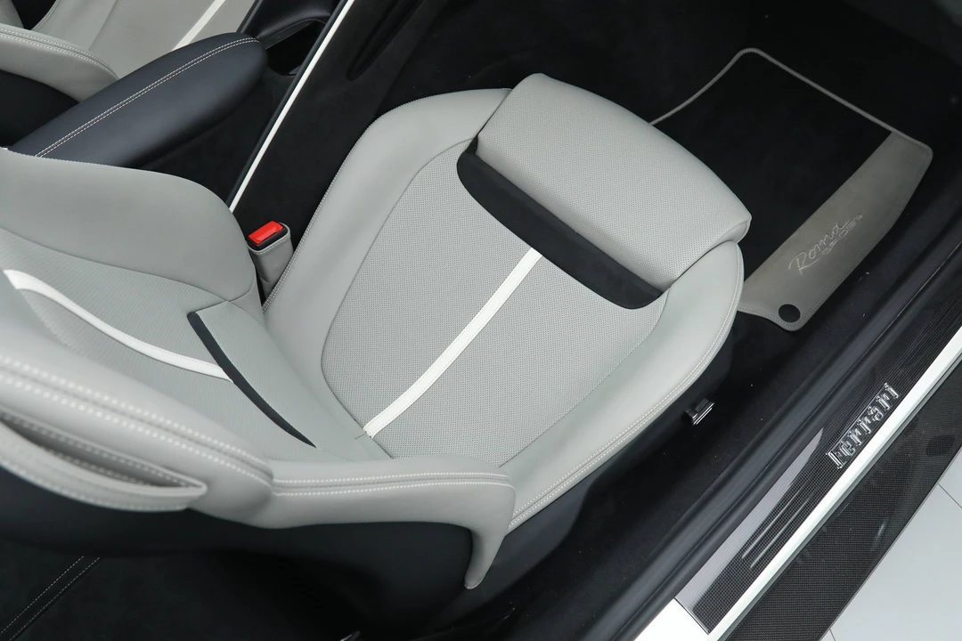 2024 Ferrari Roma Spider - Image 24 of 31