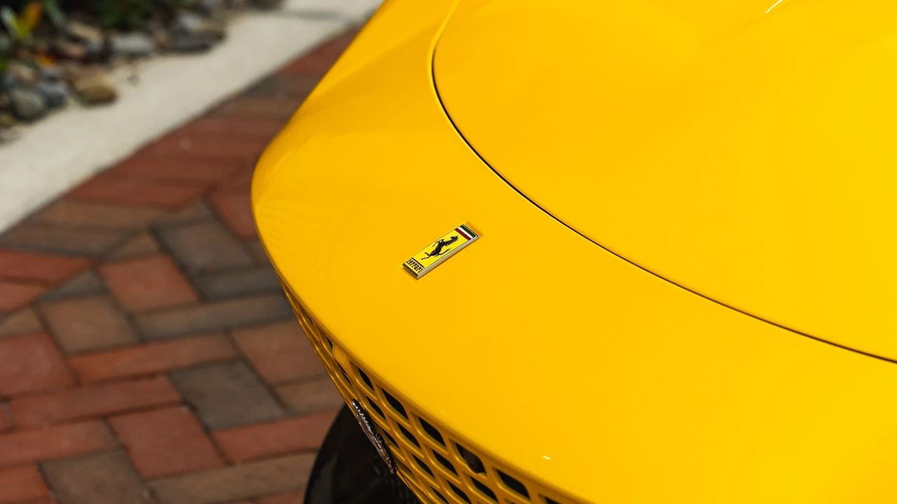 2024 Ferrari Roma Spider - Image 13 of 31