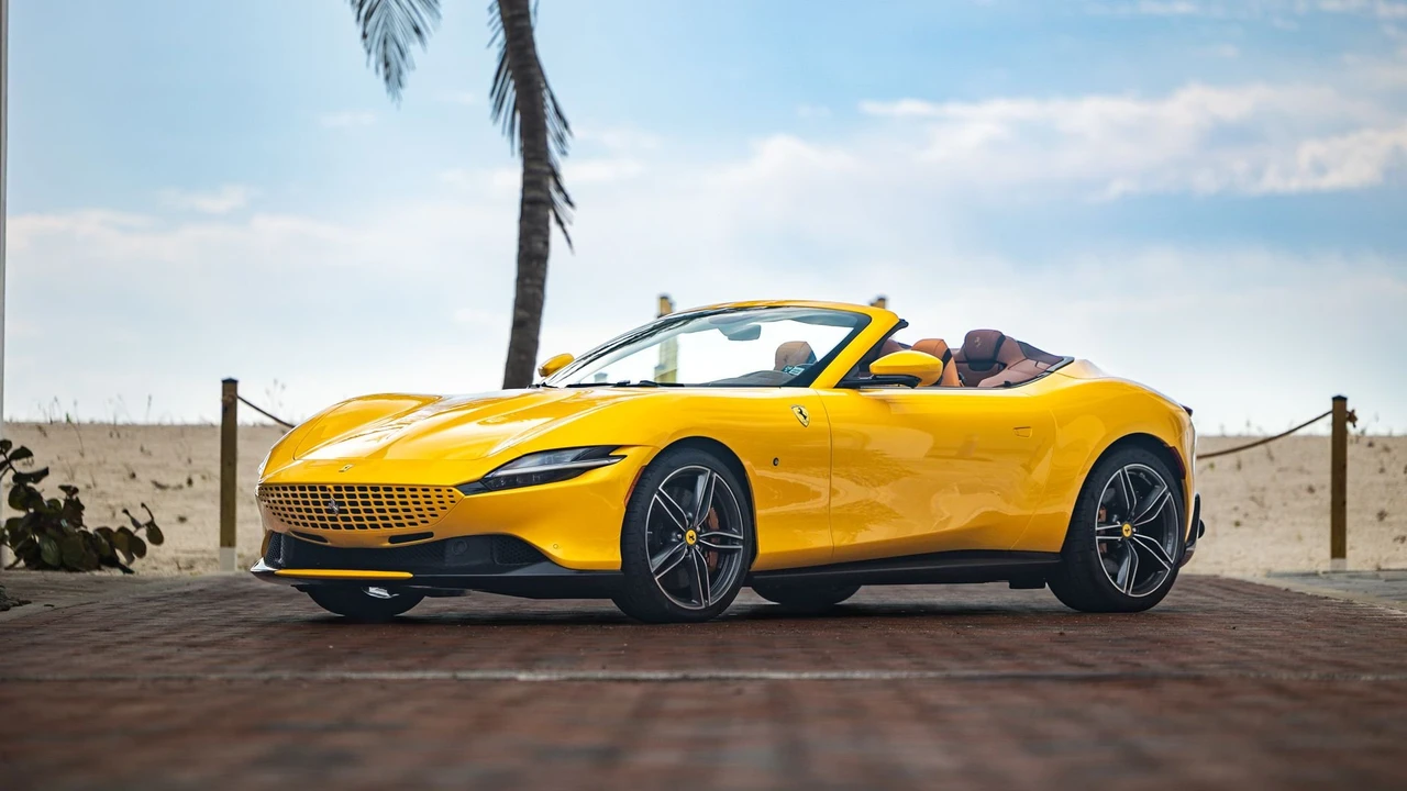2024 Ferrari Roma Spider - Image 11 of 31