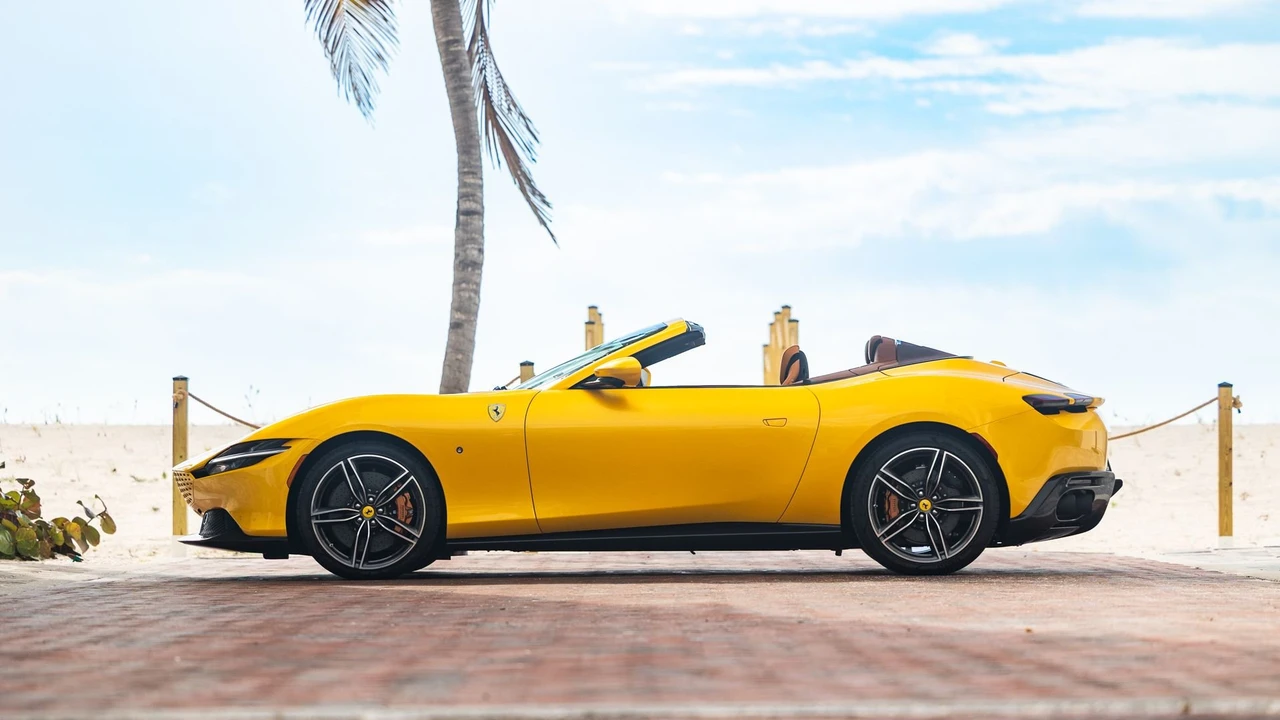 2024 Ferrari Roma Spider - Image 17 of 31