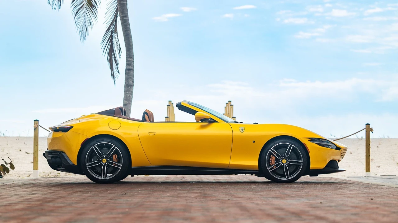 2024 Ferrari Roma Spider - Image 5 of 31