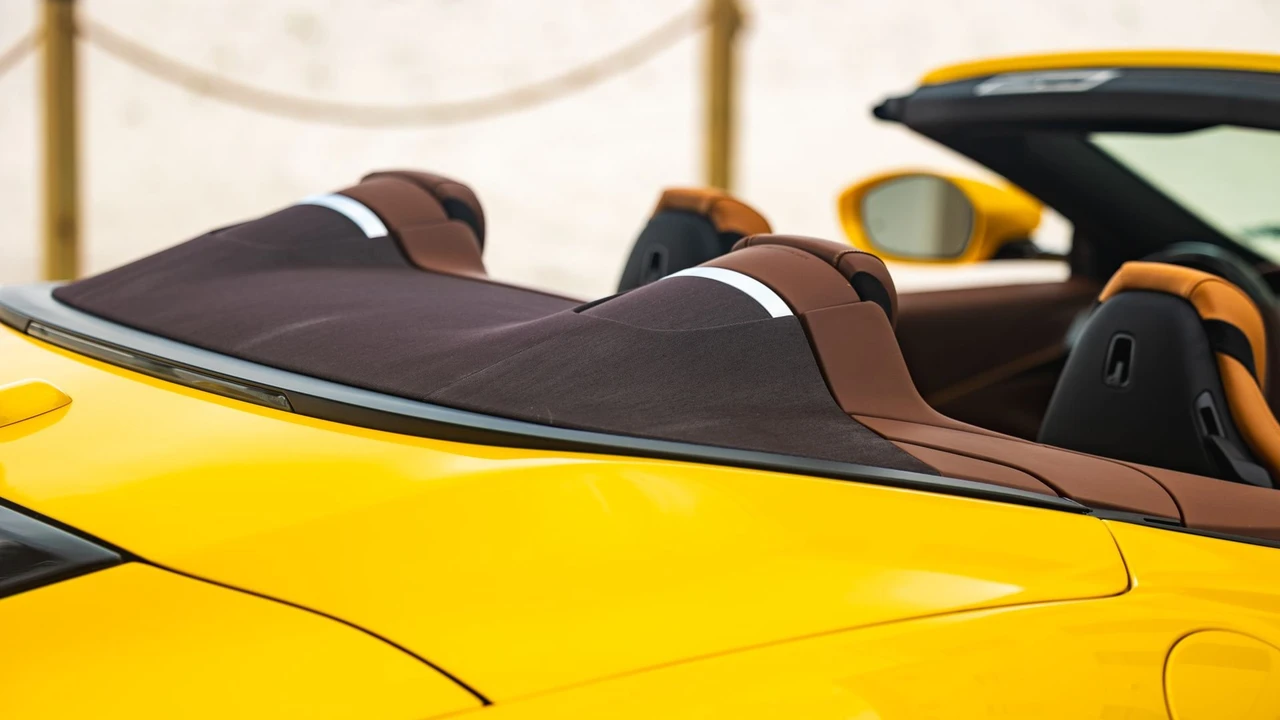 2024 Ferrari Roma Spider - Image 23 of 31