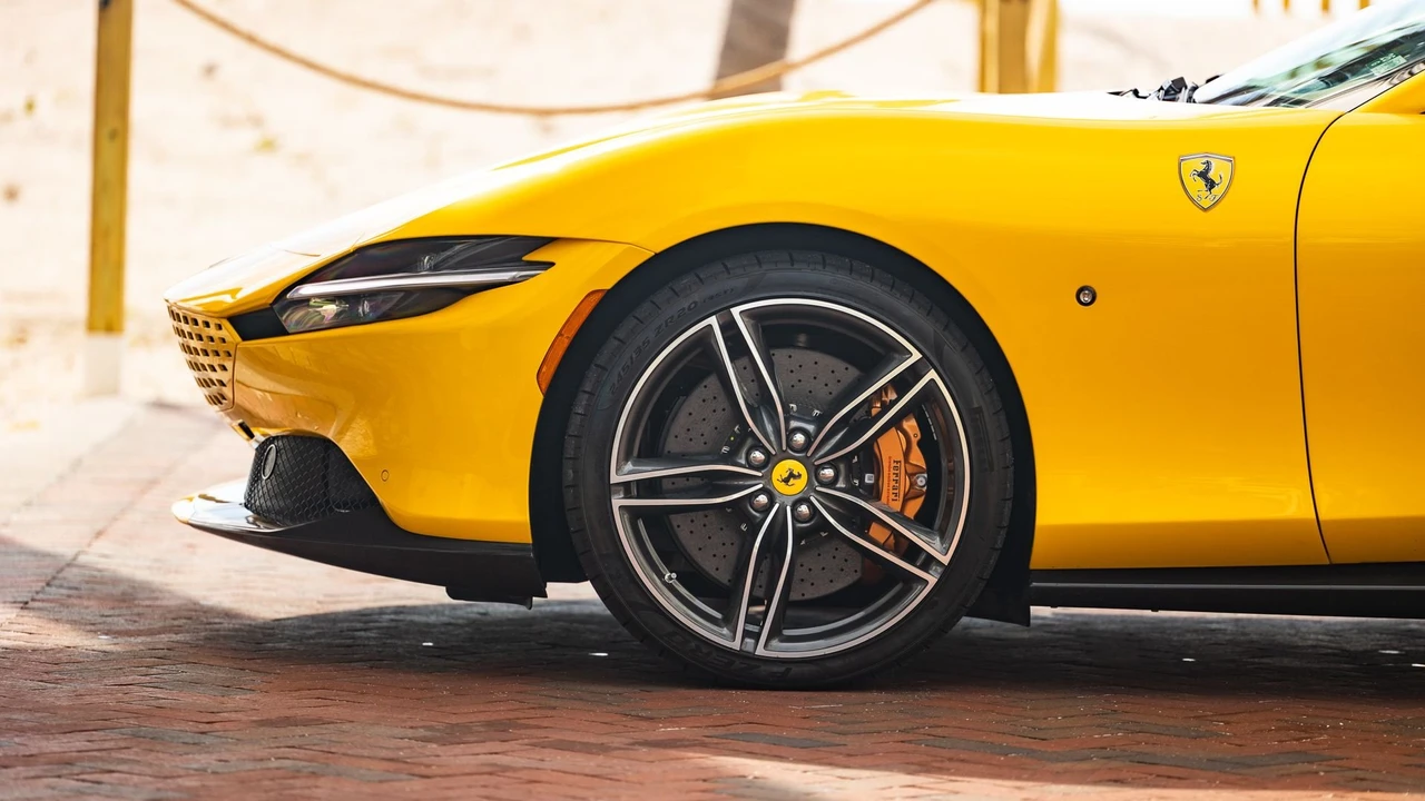 2024 Ferrari Roma Spider - Image 30 of 31