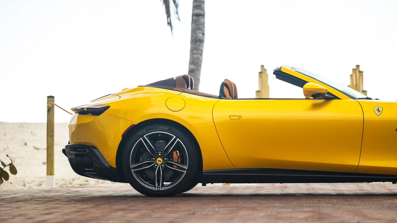 2024 Ferrari Roma Spider - Image 21 of 31