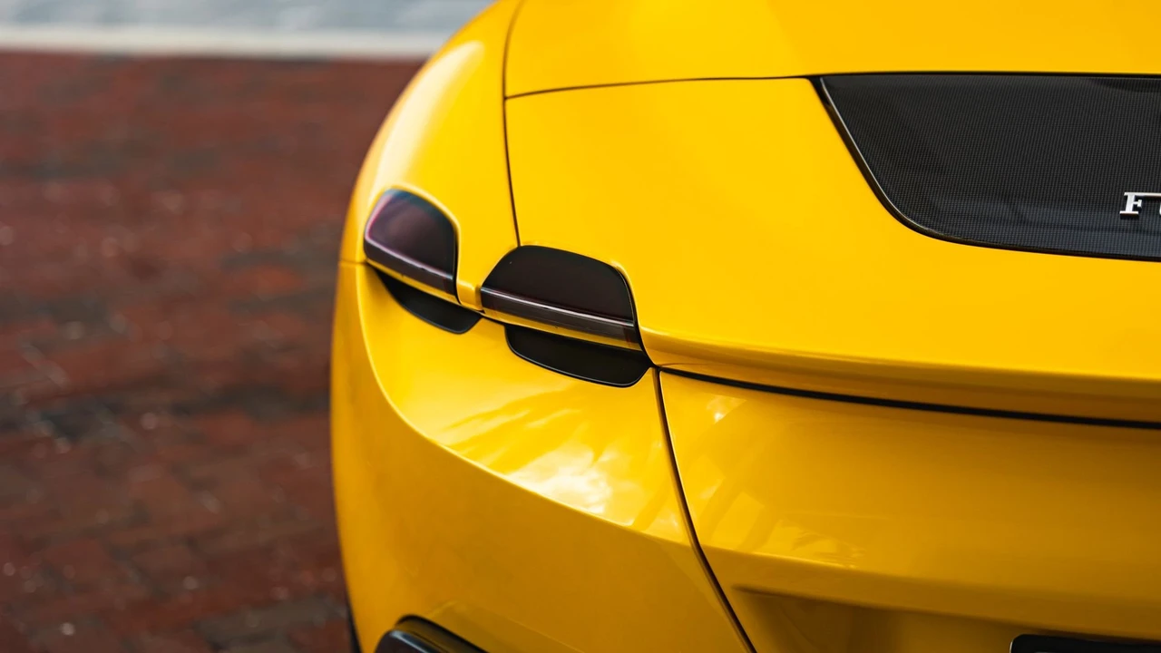 2024 Ferrari Roma Spider - Image 27 of 31