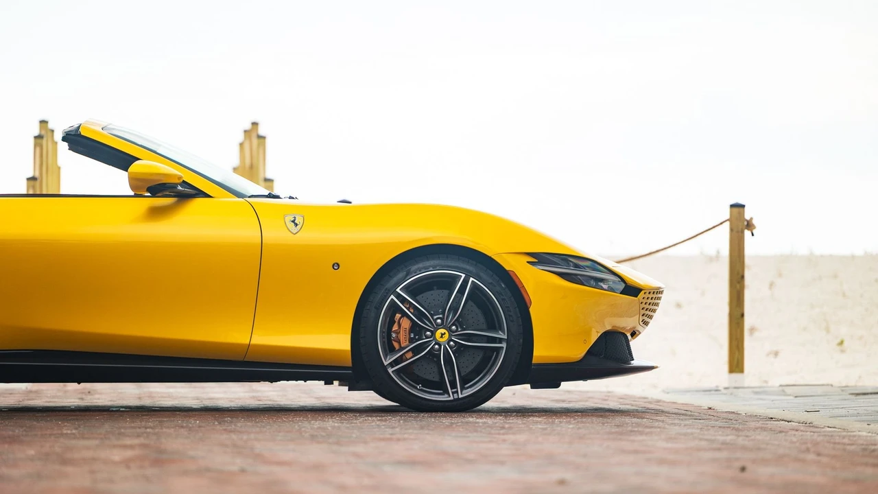 2024 Ferrari Roma Spider - Image 20 of 31