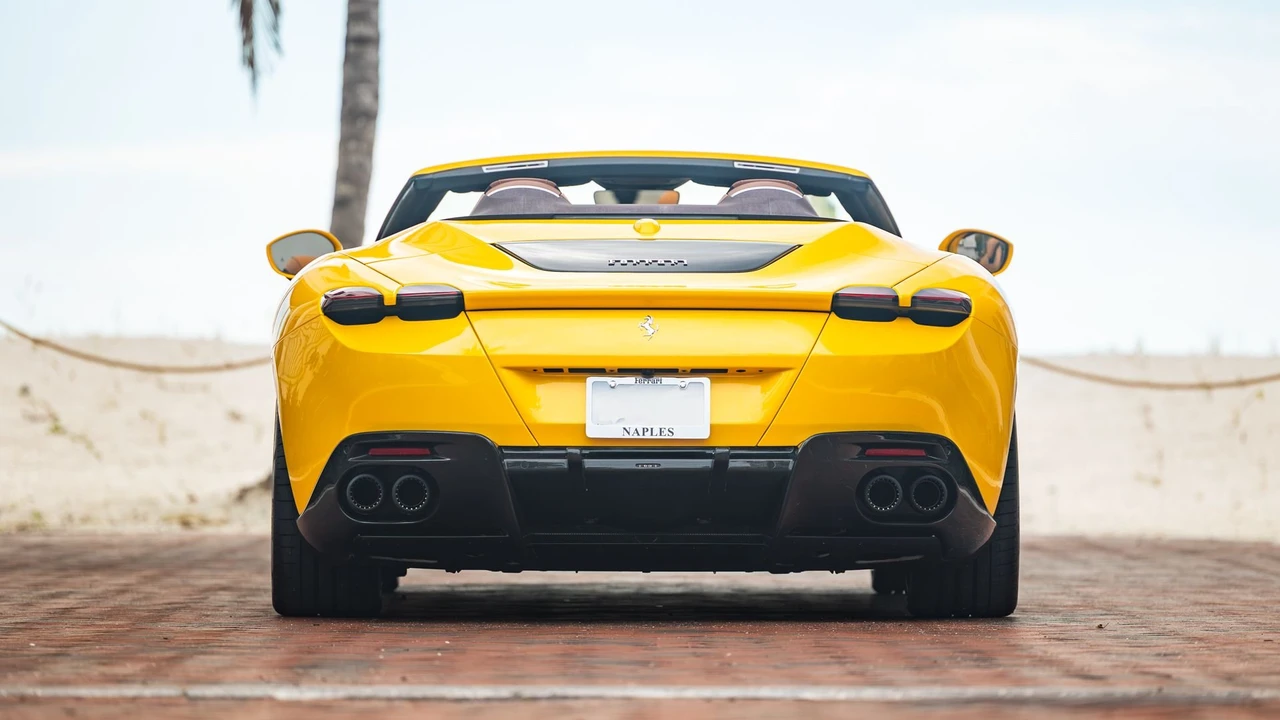 2024 Ferrari Roma Spider - Image 3 of 31