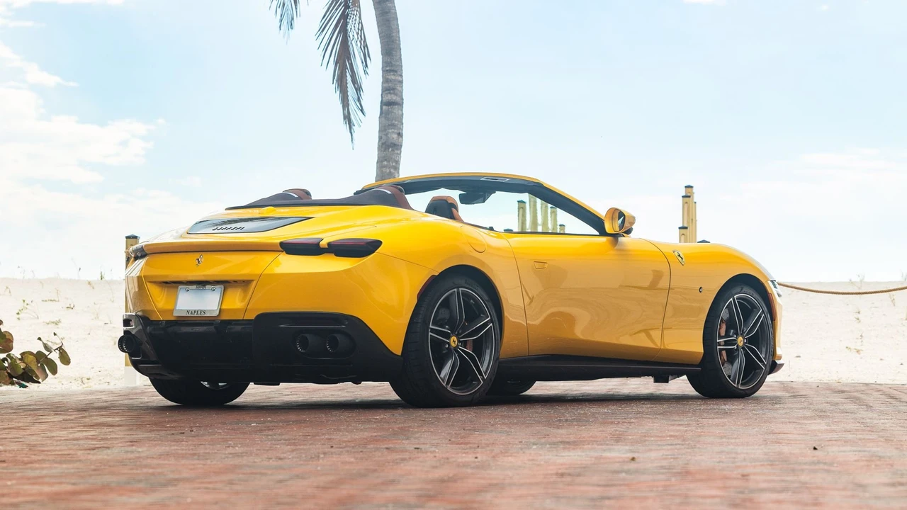 2024 Ferrari Roma Spider - Image 19 of 31