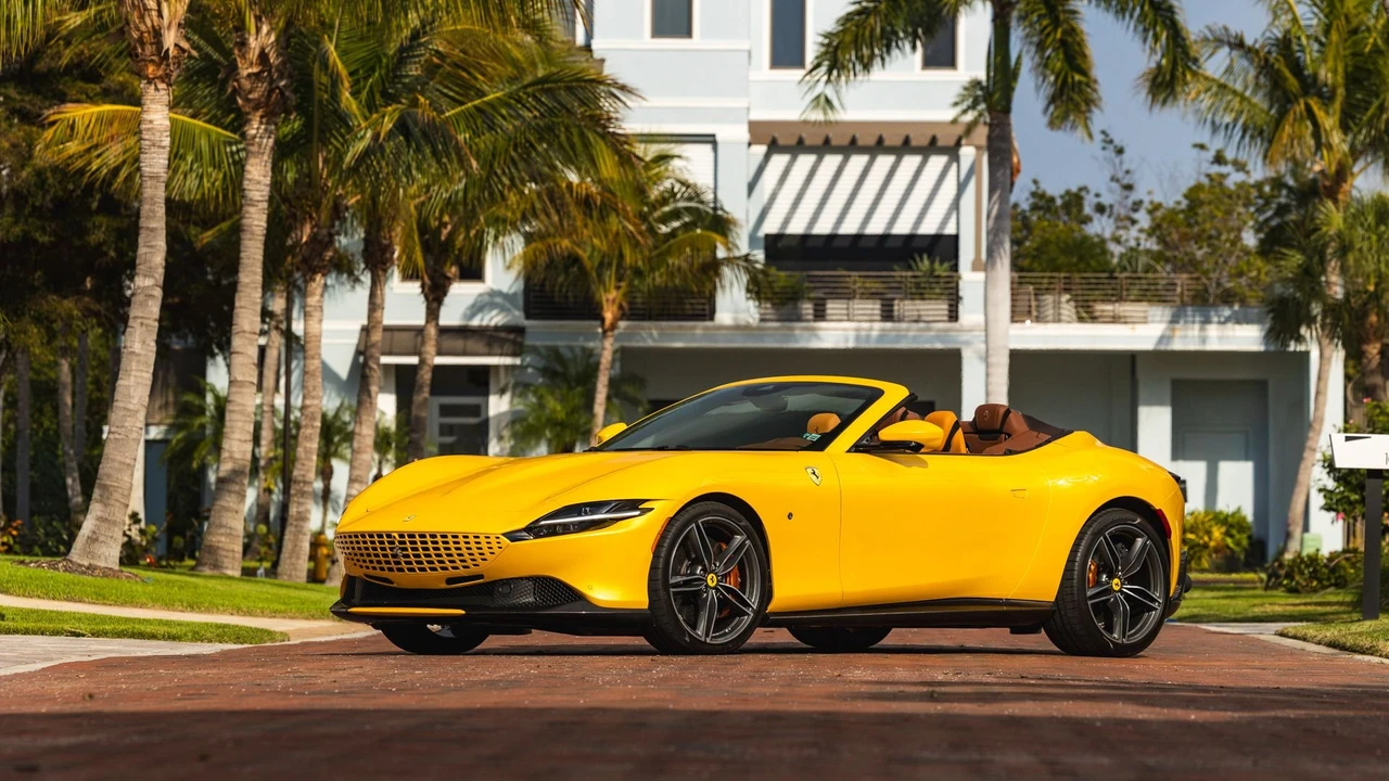 2024 Ferrari Roma Spider - Image 16 of 31