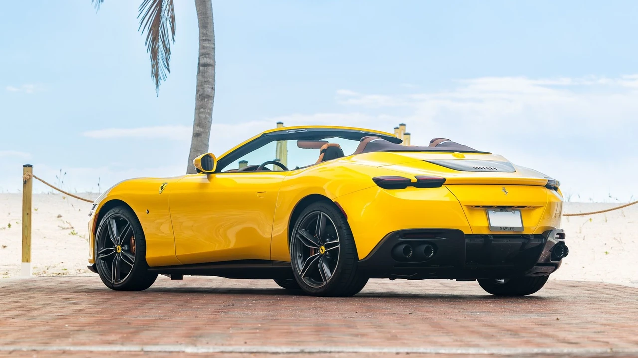 2024 Ferrari Roma Spider - Image 2 of 31