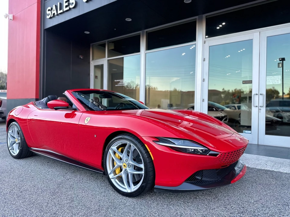 2024 Ferrari Roma Spider - Image 2 of 18
