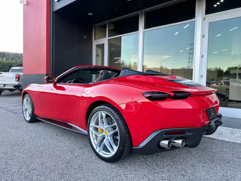 2024 Ferrari Roma Spider - Image 5 of 18