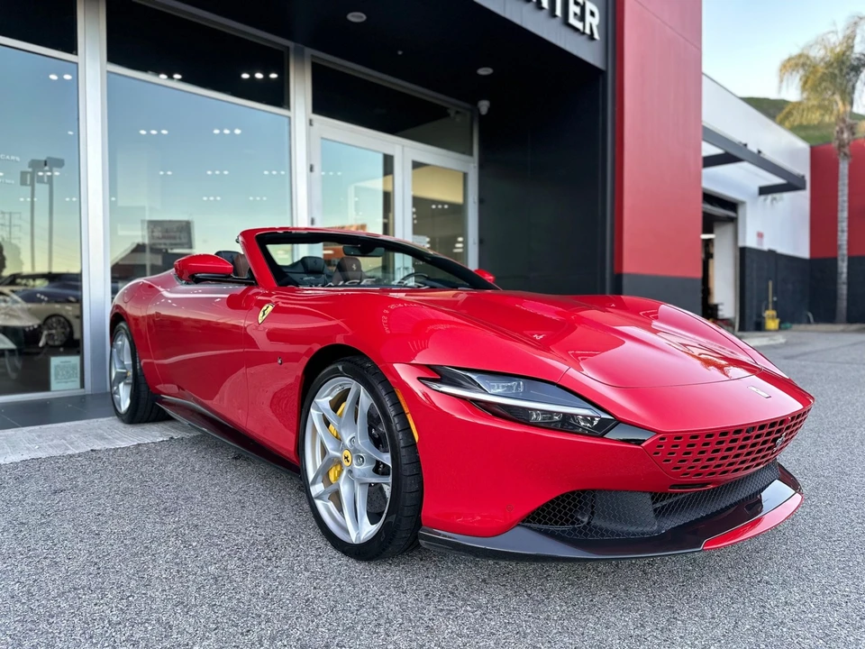 2024 Ferrari Roma Spider - Image 9 of 18