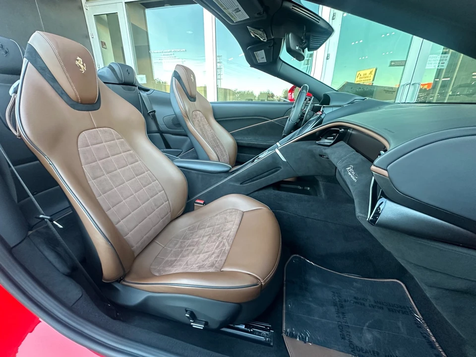 2024 Ferrari Roma Spider - Image 18 of 18