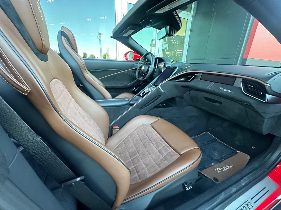 2024 Ferrari Roma Spider - Image 17 of 18