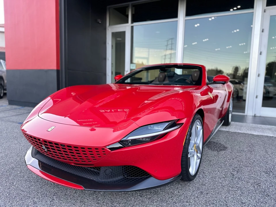 2024 Ferrari Roma Spider - Image 8 of 18