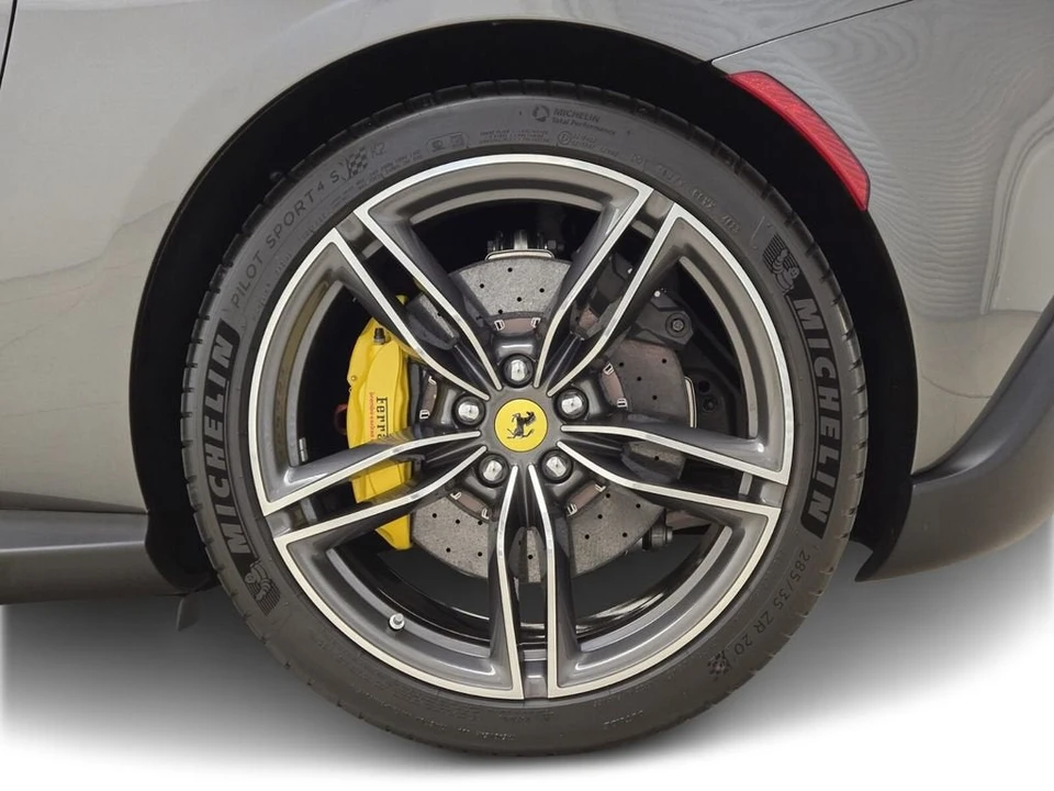 2024 Ferrari Roma Spider - Image 15 of 31