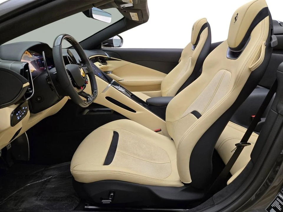 2024 Ferrari Roma Spider - Image 18 of 31