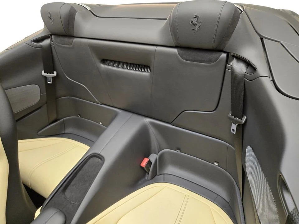 2024 Ferrari Roma Spider - Image 19 of 31