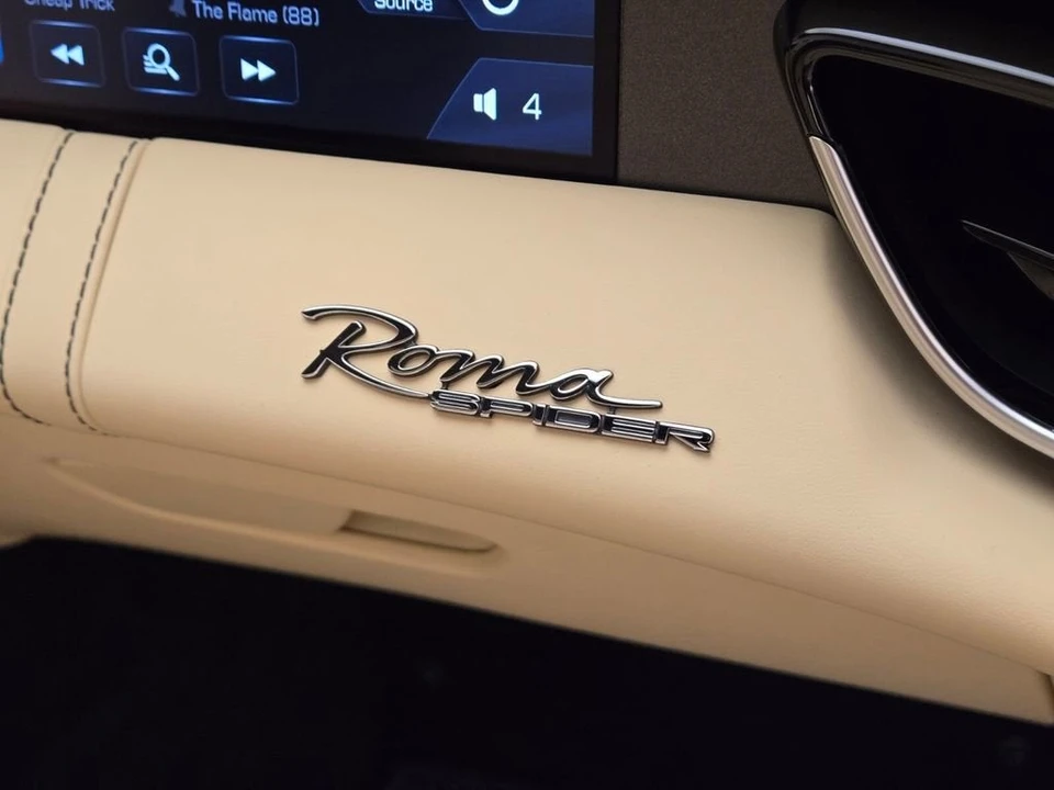 2024 Ferrari Roma Spider - Image 27 of 31