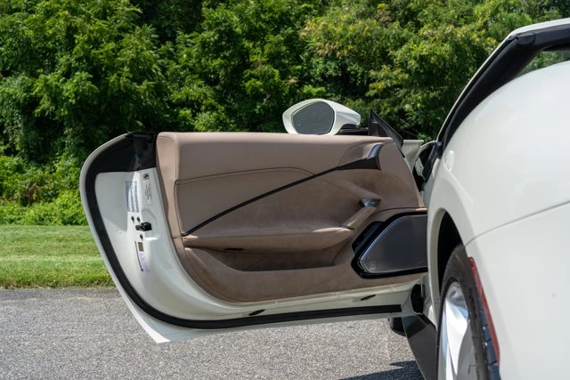 2024 Ferrari Roma Spider - Image 27 of 31