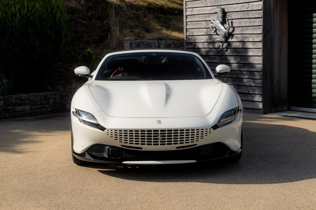 2024 Ferrari Roma Spider - Image 18 of 31