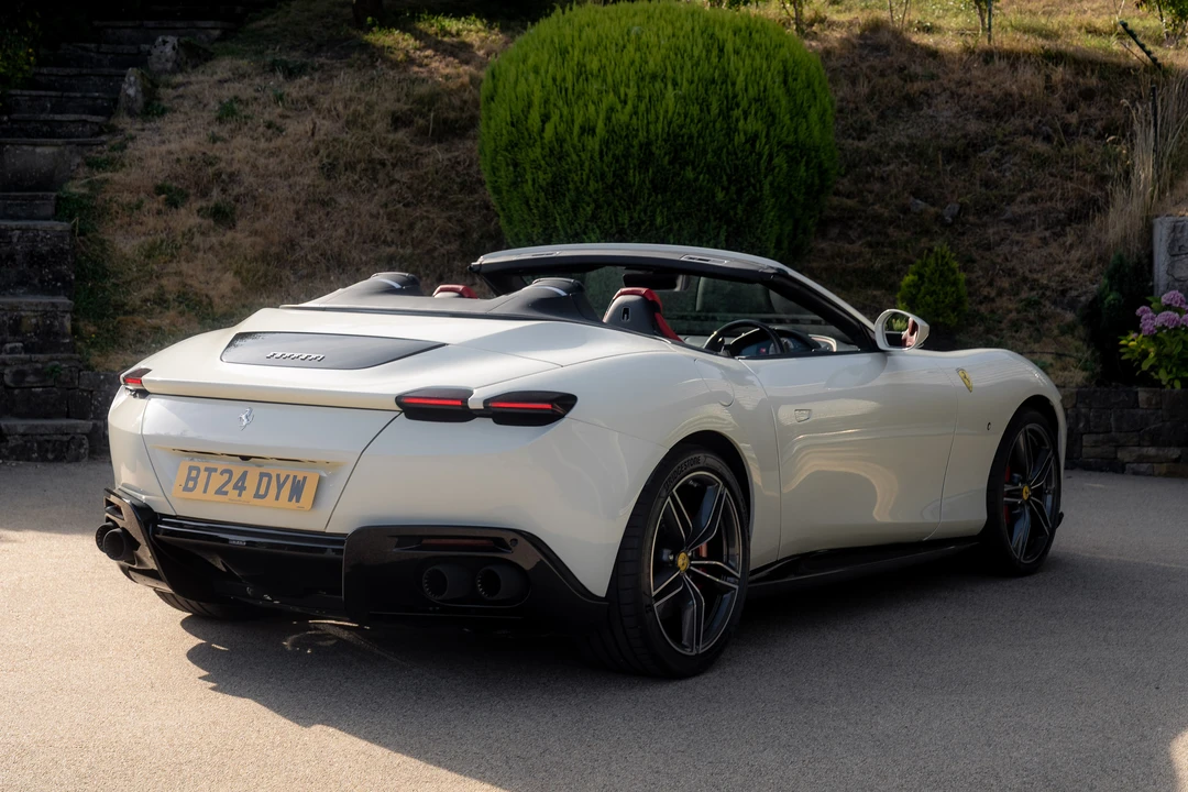 2024 Ferrari Roma Spider - Image 13 of 31
