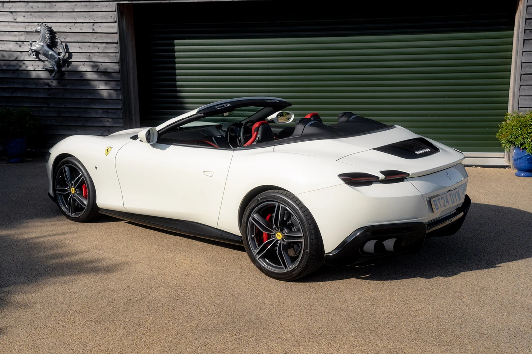 2024 Ferrari Roma Spider - Image 15 of 31