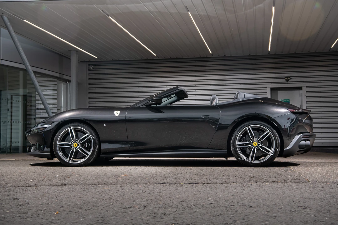 2024 Ferrari Roma Spider - Image 15 of 31