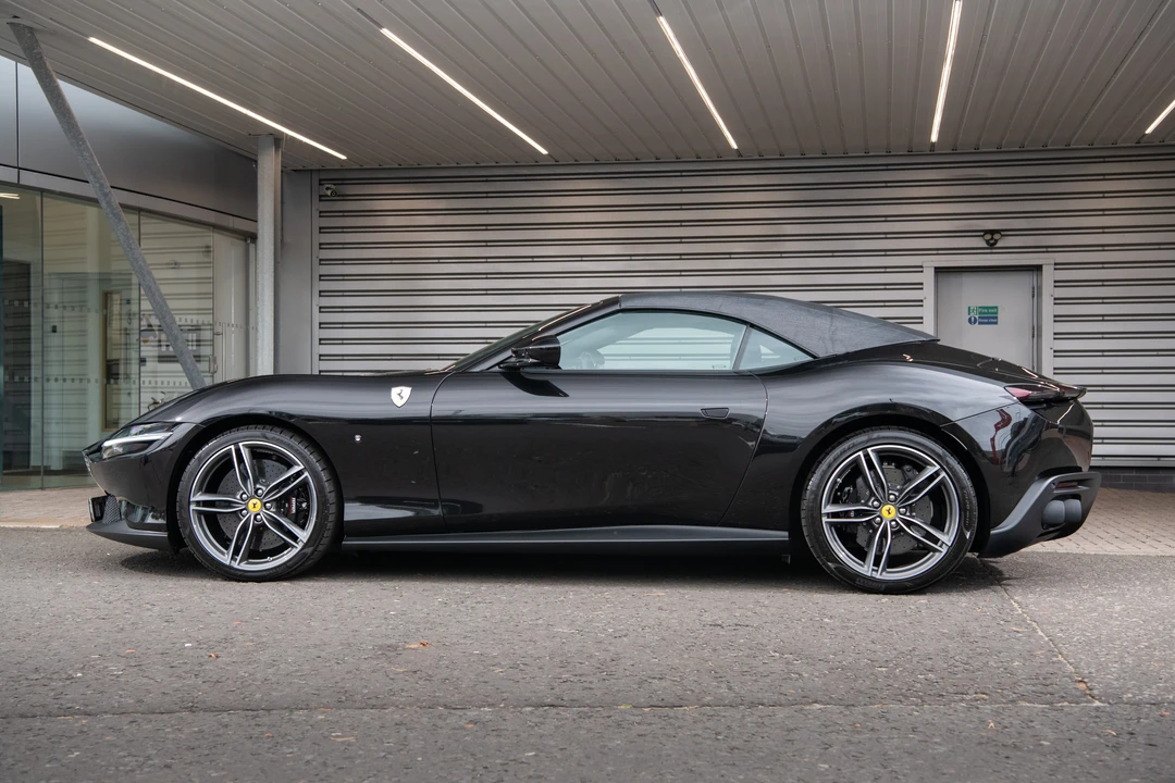 2024 Ferrari Roma Spider - Image 4 of 31