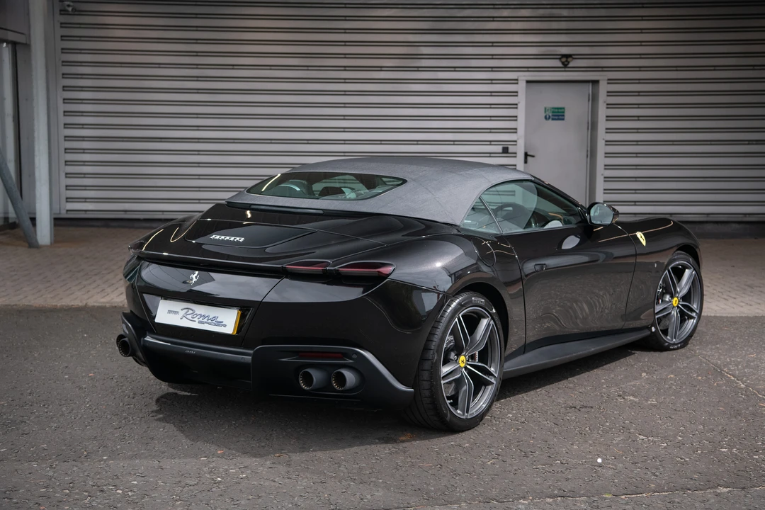 2024 Ferrari Roma Spider - Image 7 of 31