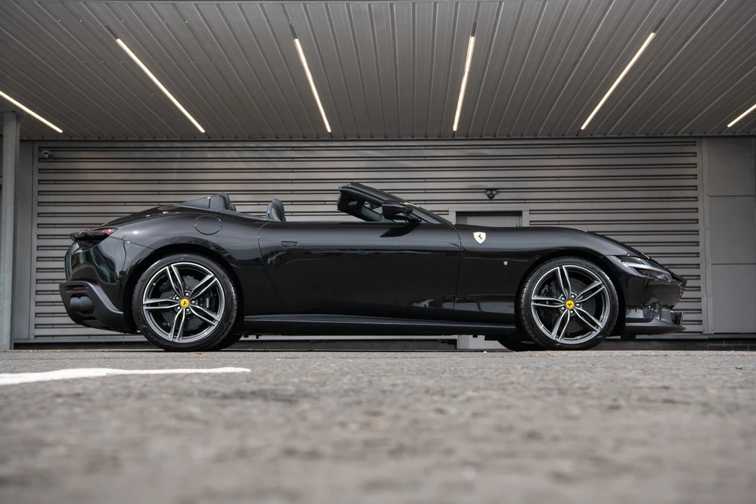 2024 Ferrari Roma Spider - Image 27 of 31