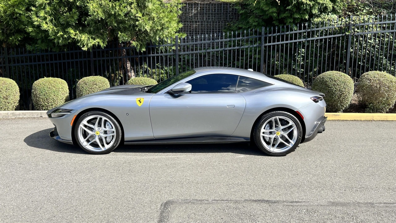 2024 Ferrari Roma - Image 13 of 31