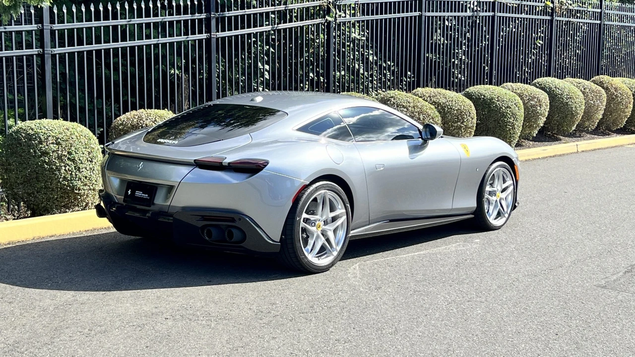 2024 Ferrari Roma - Image 9 of 31